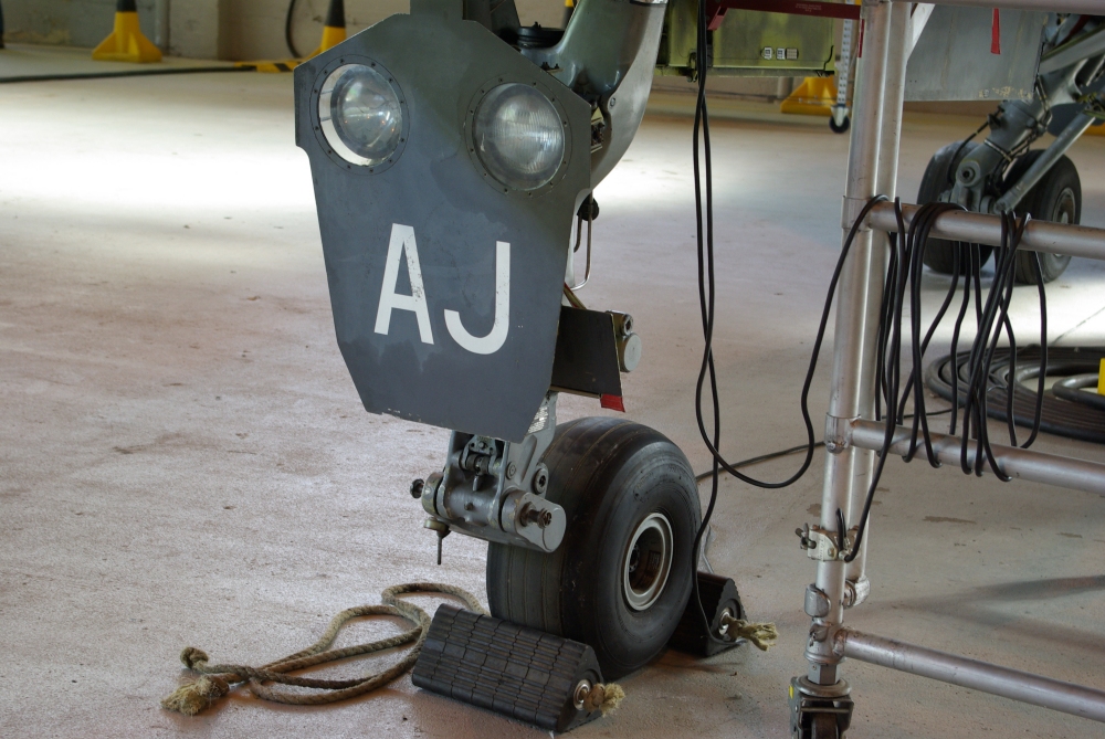 14sqn-nose-door2.jpg
