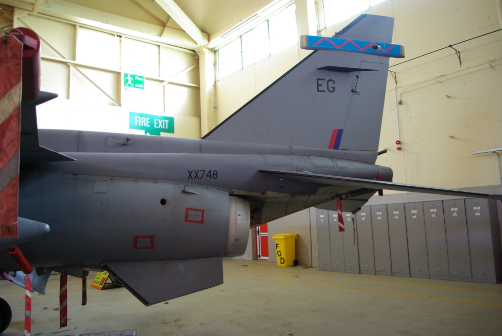 6sqn-red-gunner.jpg