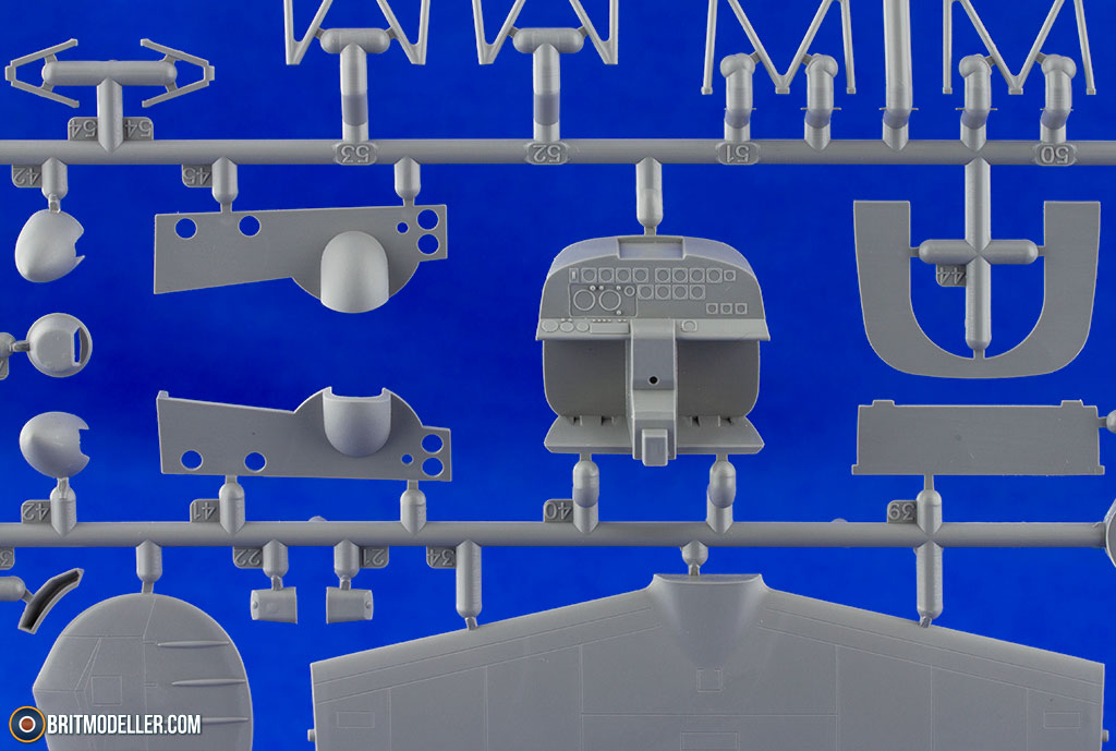 Beechcraft Model 18 (03811) 1:48 - Kits - Britmodeller.com