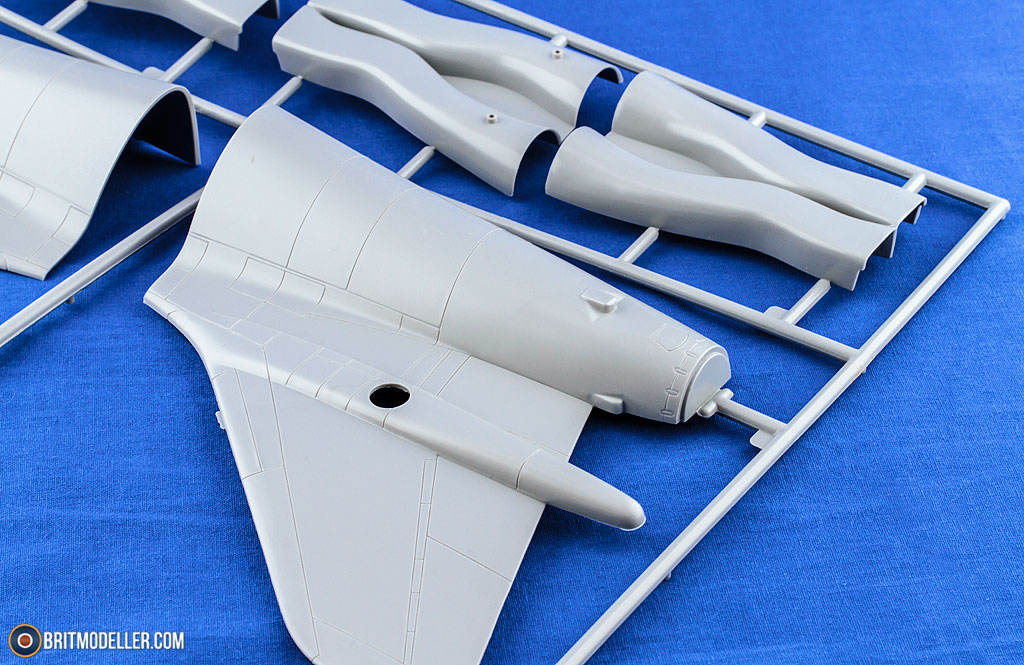 B-1B Lancer Bomber Platinum Edition (04963) 1:48 - Kits B-1B Lancer Bomber Platinum Edition (04963) 1:48 - Kits