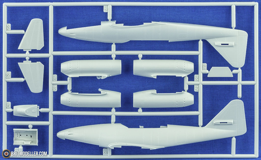 P-51 Mustang & Me 262 模型セット Amazon.com: Airfix Messerschmitt Me 262 & P-51 D Mustang 1