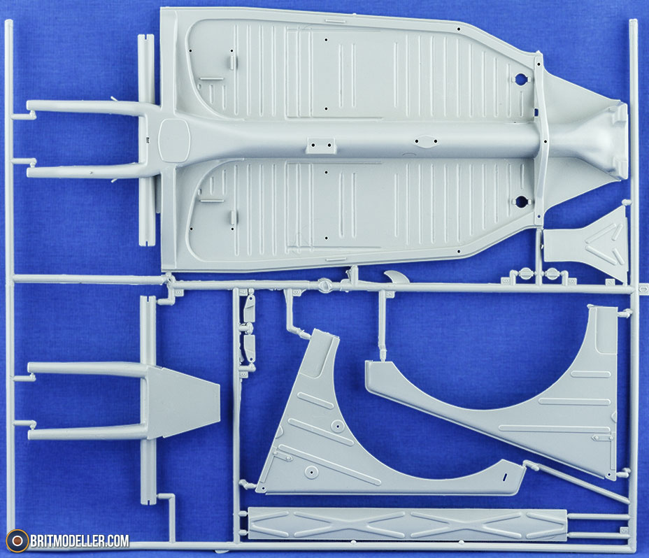 Kübelwagen Typ.82 Platinum Edition (03500) 1:9 - Kits