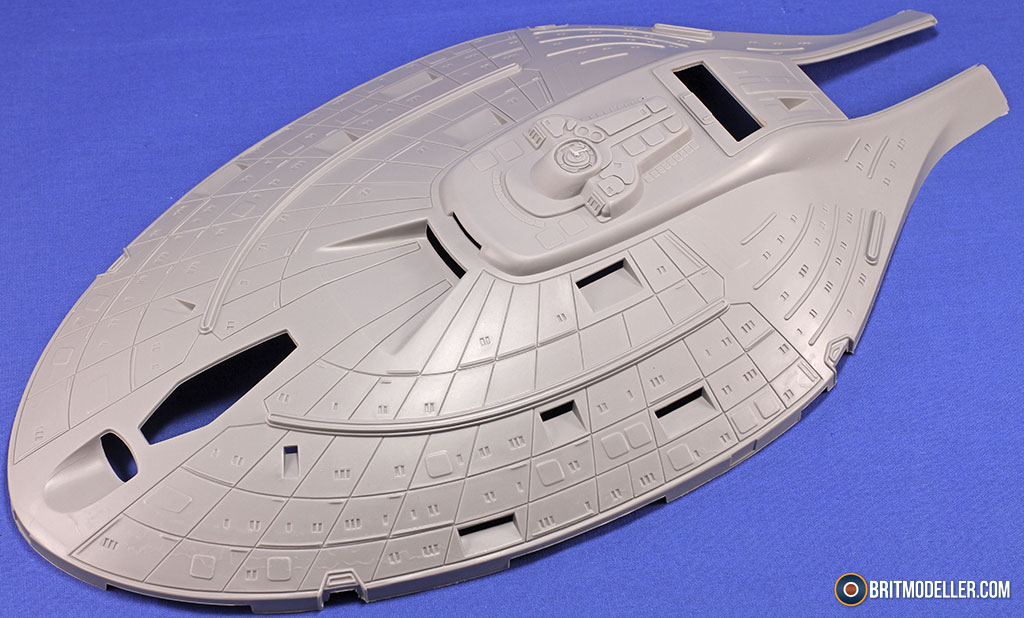 U.S.S Voyager (04992) - 1:670 Revell - Sci-fi & Real Space Reviews 