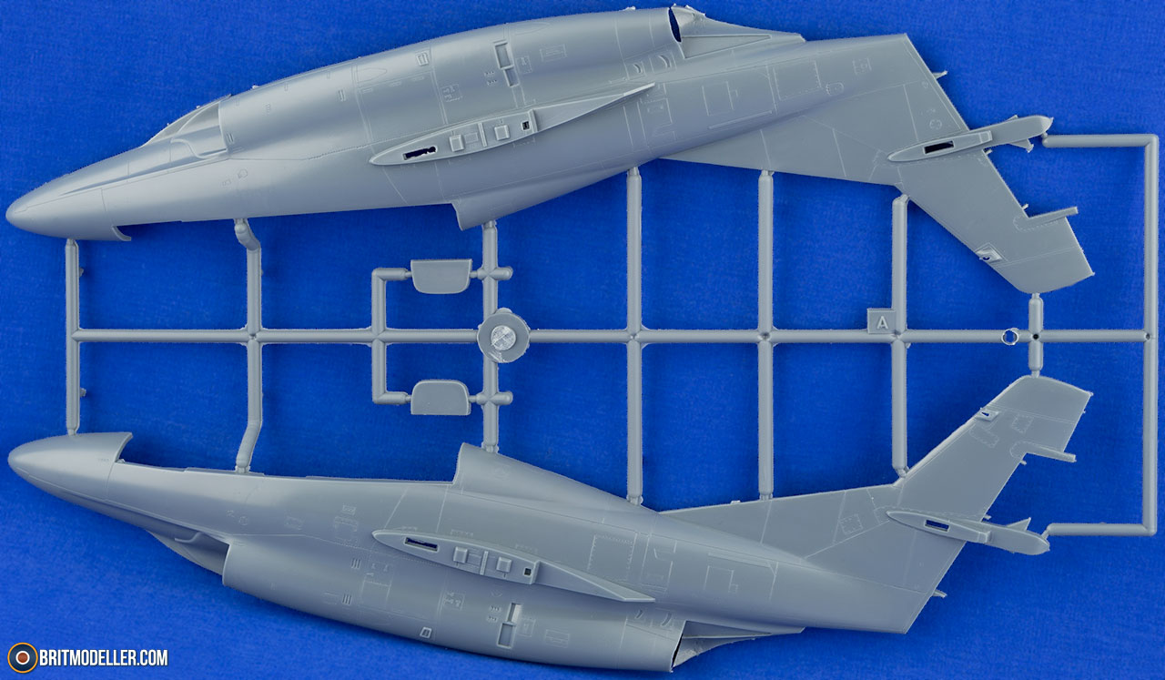 T-2C BUCKEYE 1/48 プラモデルキット T-2 Buckeye Camouflaged Trainer Special Hobby 48129